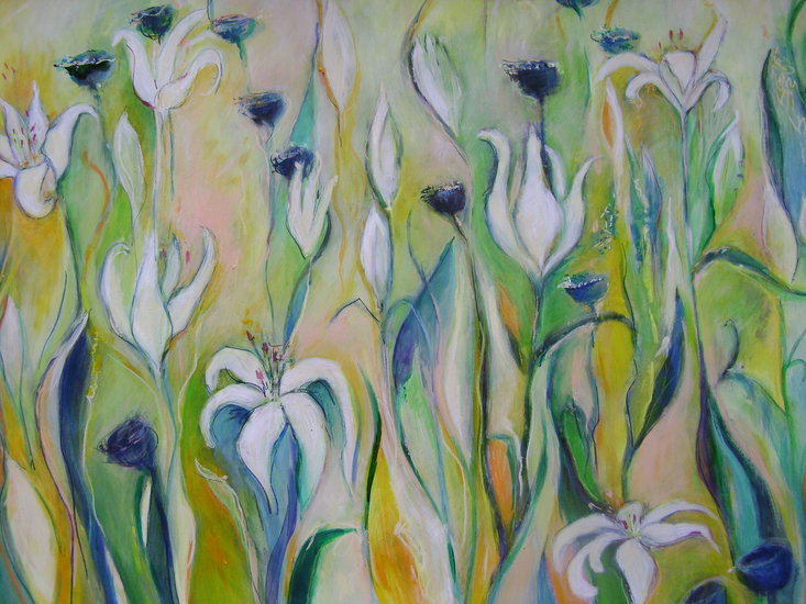 witte lelies met papaverbollen