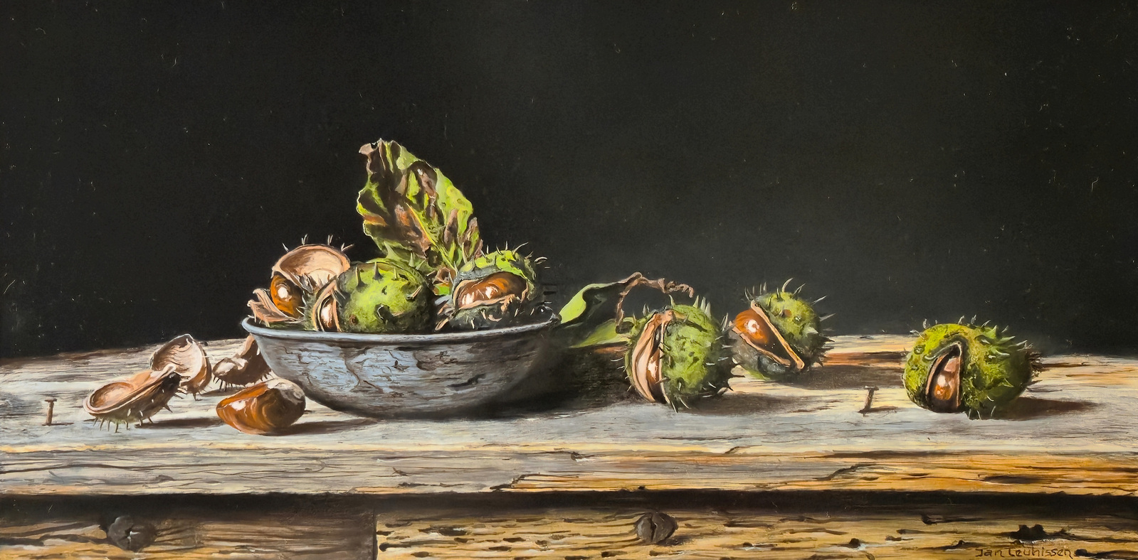 Wilde kastanjes in roestig schaaltje