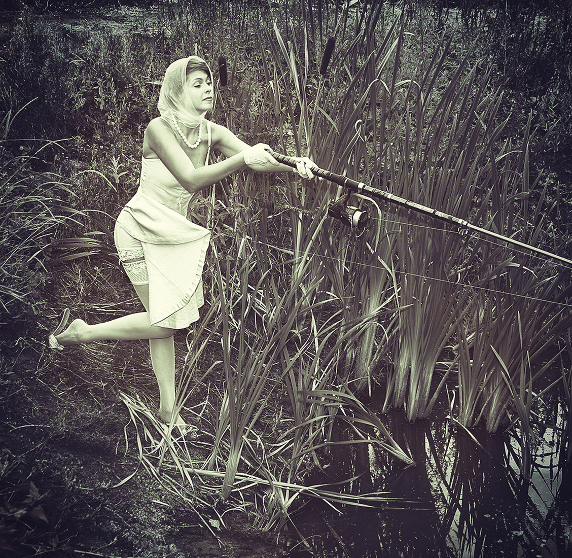 GLAMOROUS FISHERWOMAN