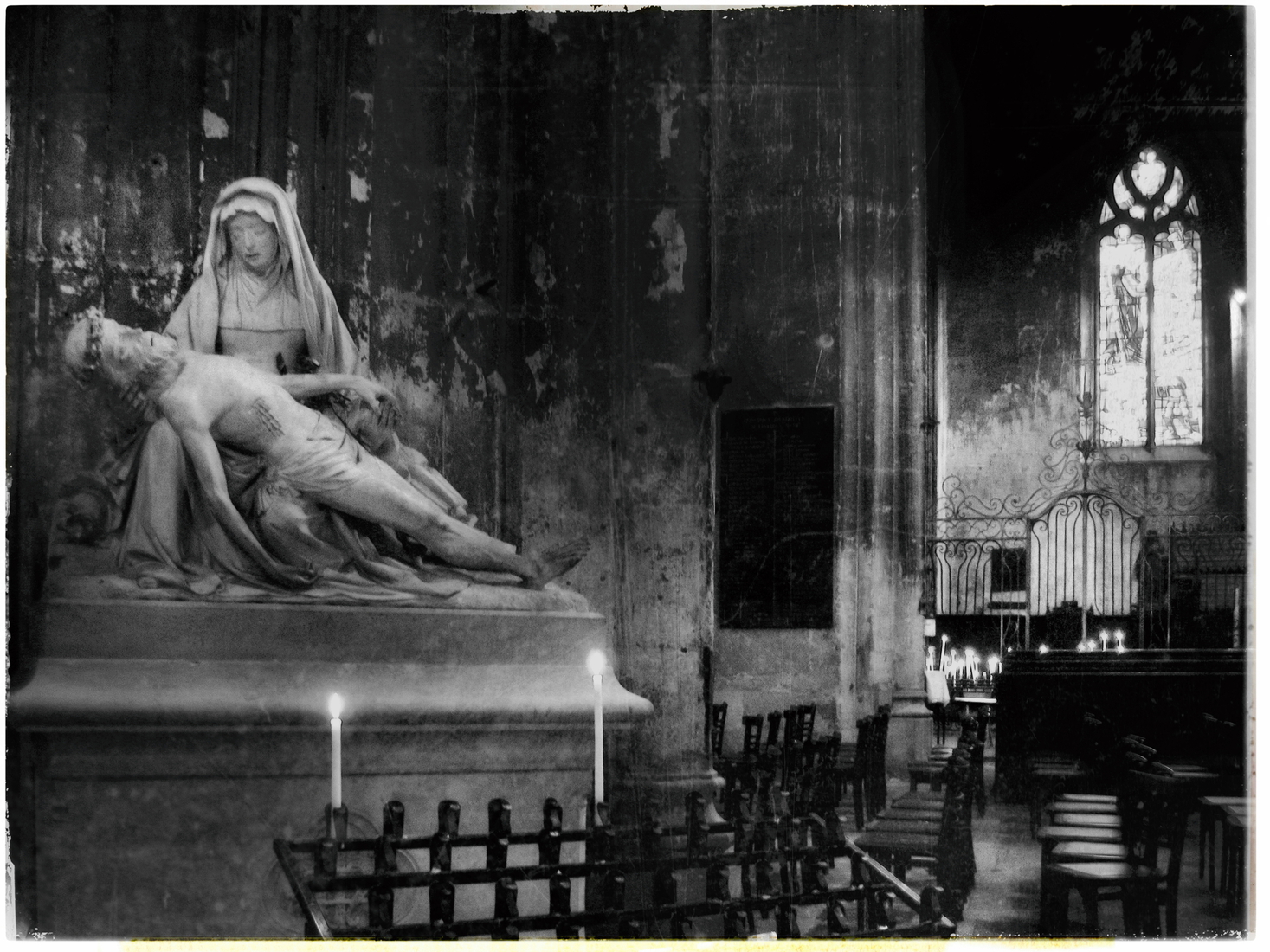 16 BORDEAUX, FRANCE. In Black and White!