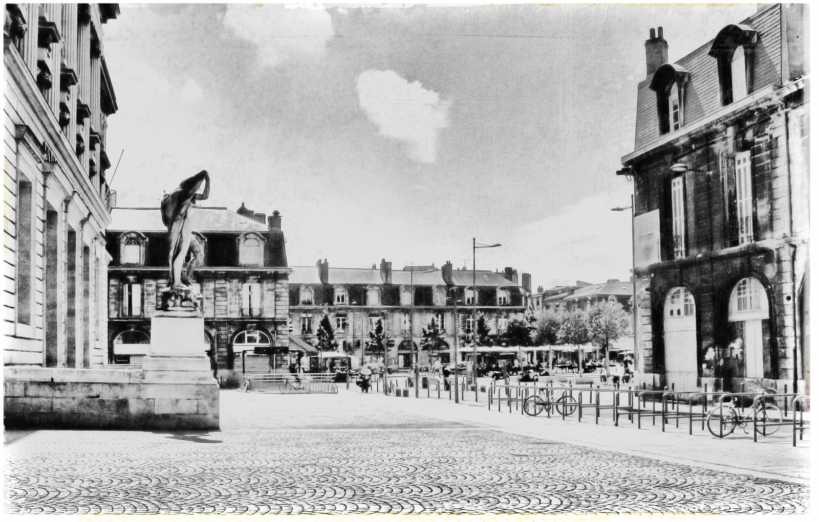 29 BORDEAUX, FRANCE. In Black and White!