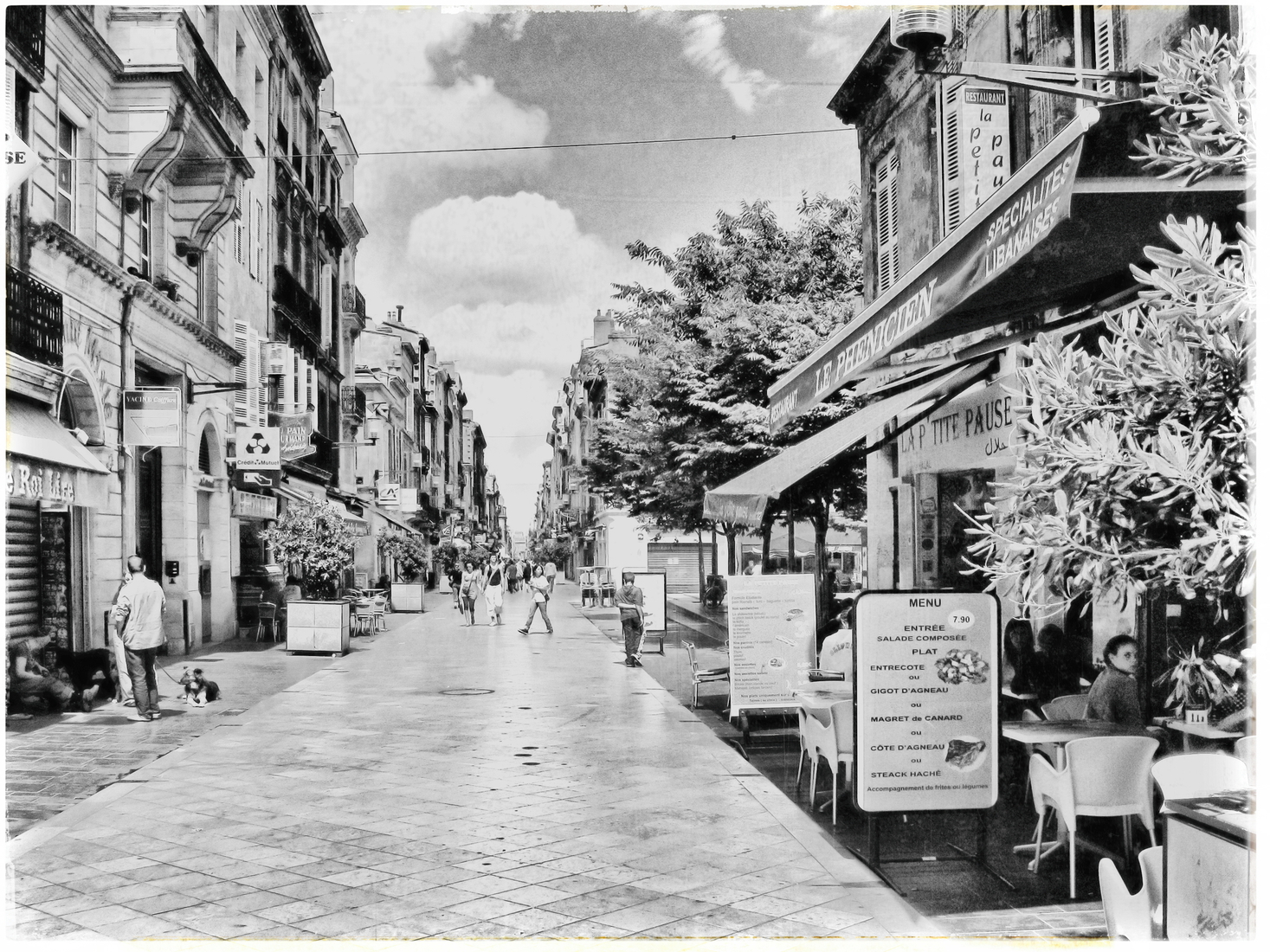 32 BORDEAUX, FRANCE. In Black and White!