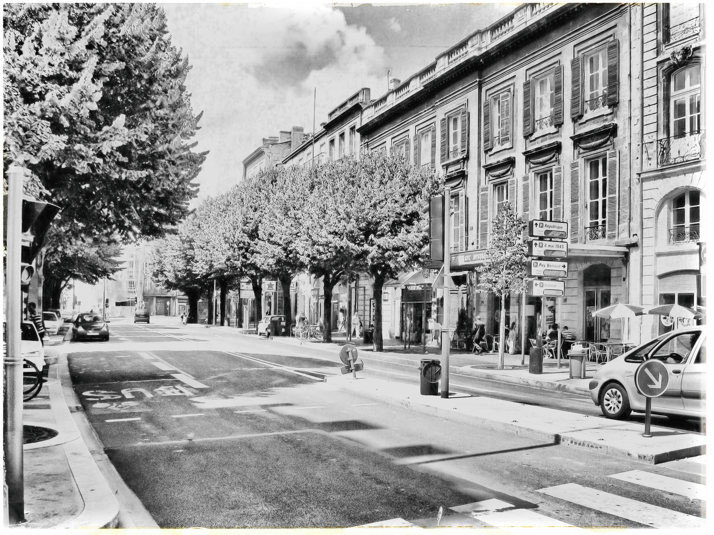 37 BORDEAUX, FRANCE. In Black and White!