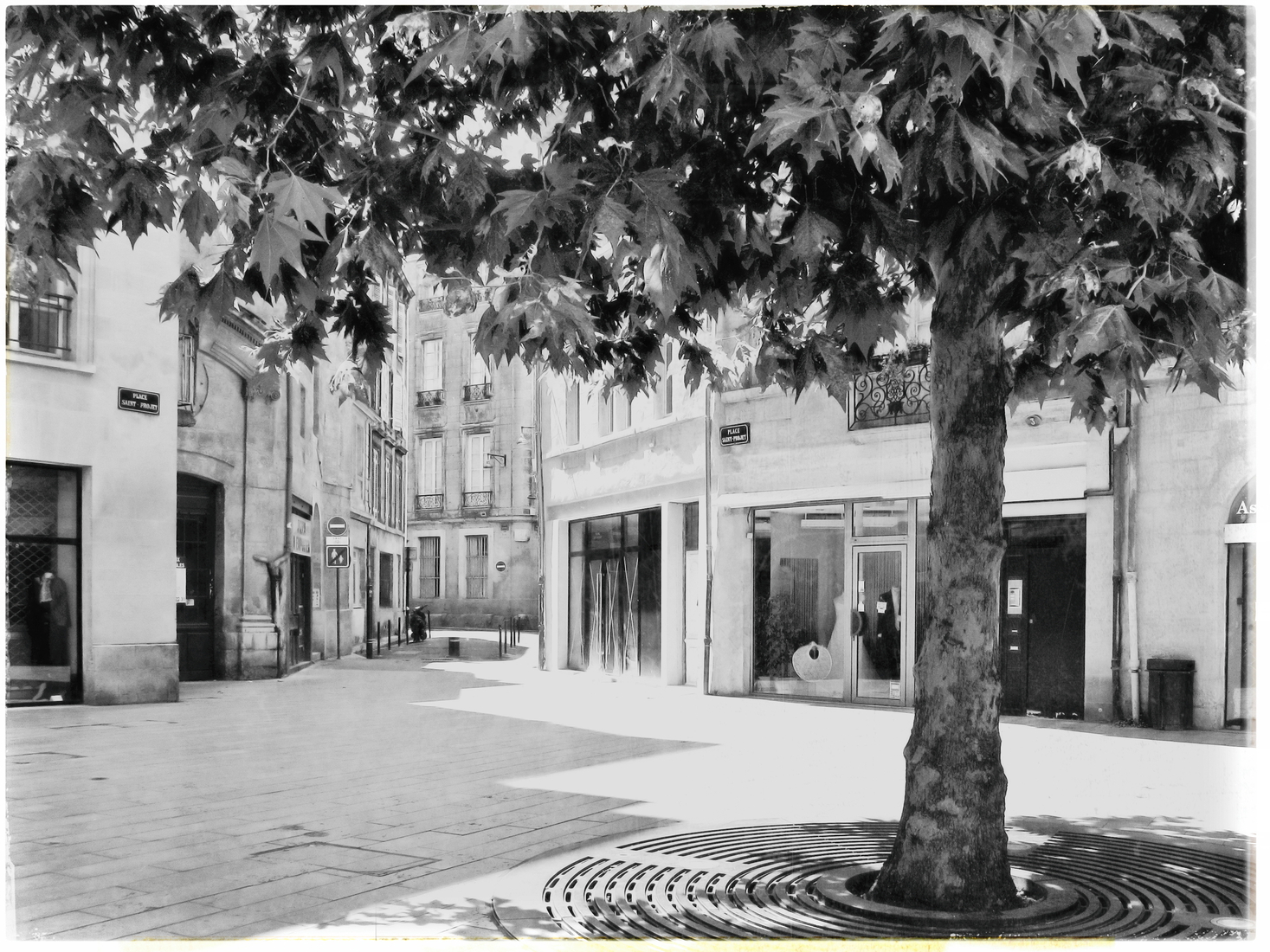 64 BORDEAUX, FRANCE. In Black and White