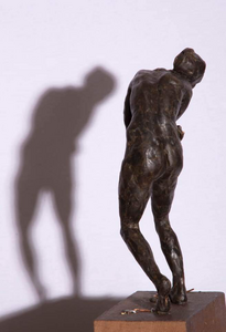 bronzen beelden meestal van de vrouw in beweging