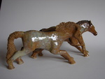 Paarden vormen een zeer belangrijke inspiratiebron. Het zijn dynamische dieren, met zachte ronde vormen. Ze kunnen zich uiten van blijdschap tot kwaadheid, van slaperig dommelen tot meedoen in een race. Daarnaast zijn het dieren met een interessante historische achtergrond en komen ze voor in literatuur, en mythes en sagen.