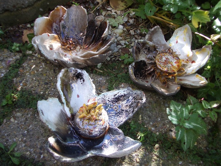 3 lotusbloemen in keramiek