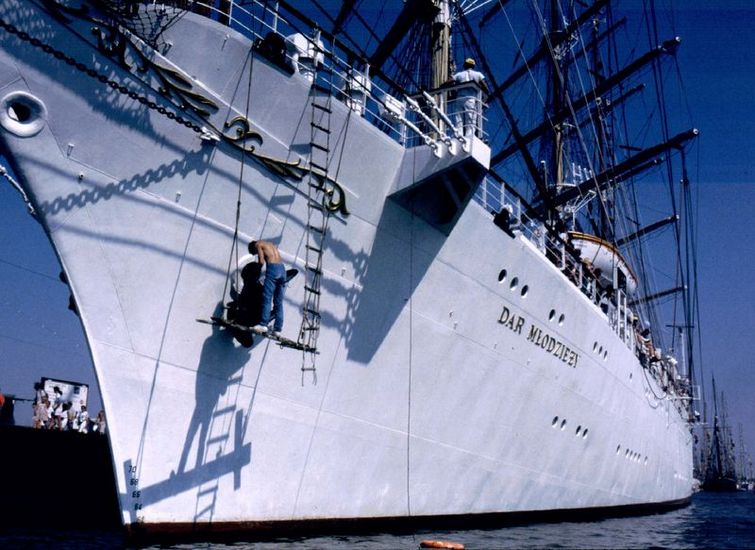 Painting Dar Mlodziezy