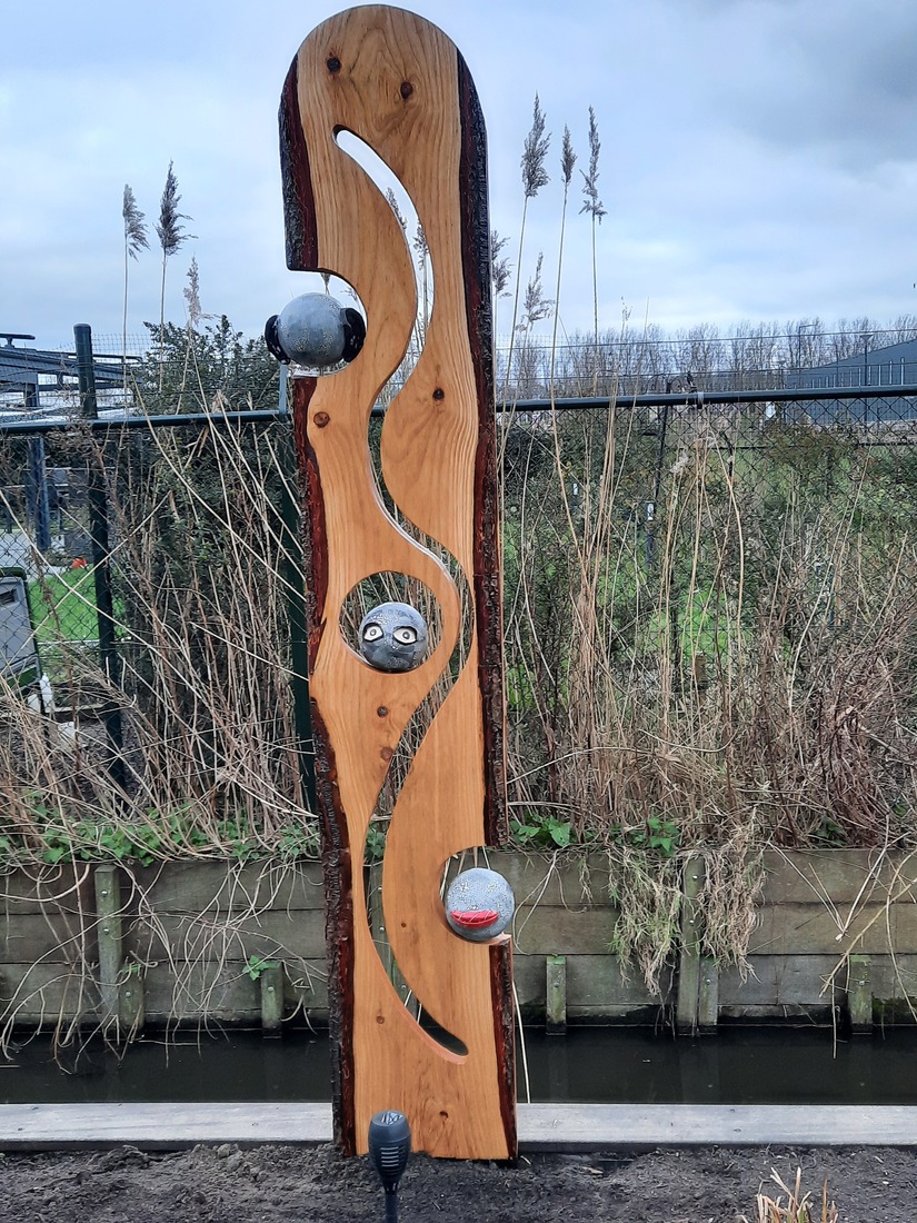 Schaaldeel met horen zien zwijgen