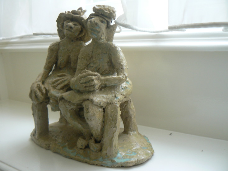 Twee oudere dames op een bankje