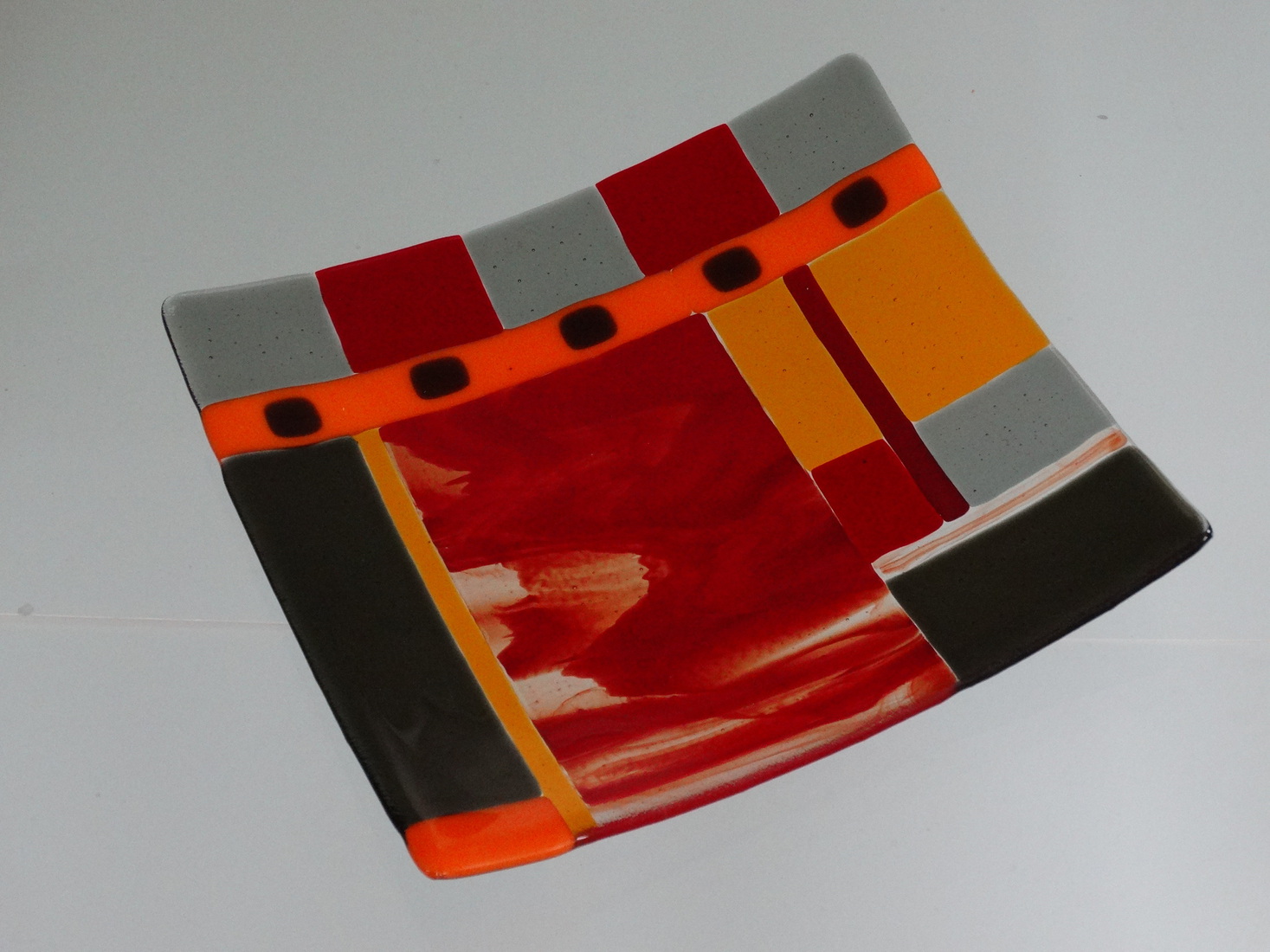 Schaal oranje-rood-grijs