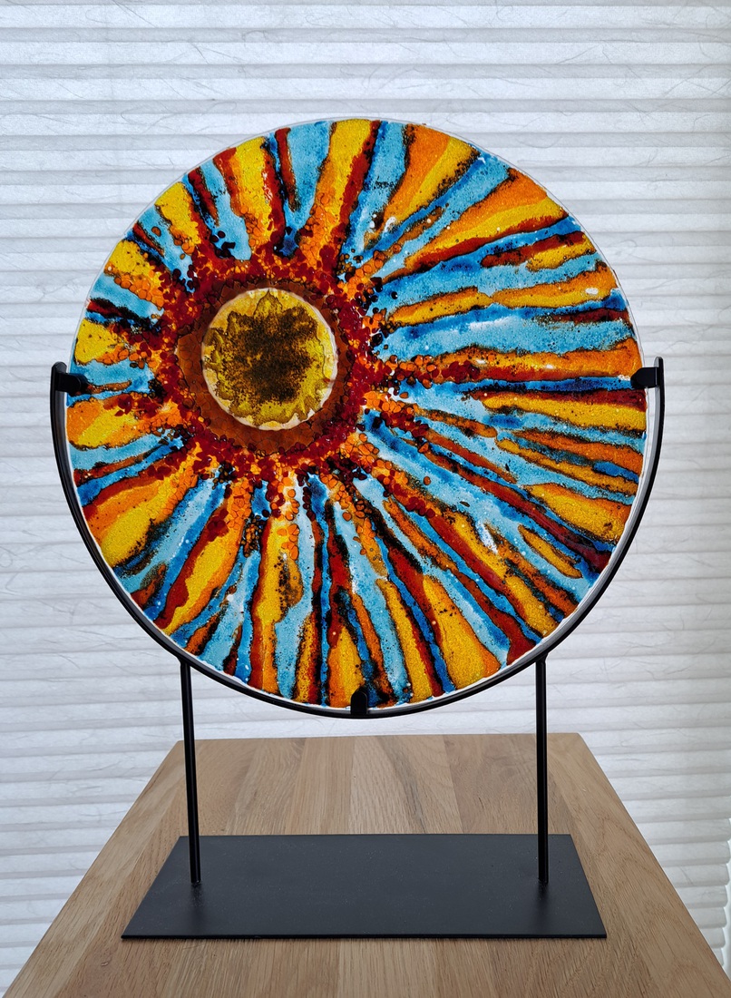 Explosie in rood, blauw, geel en oranje