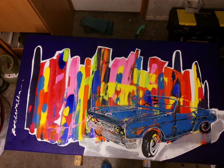 Klassieke Auto op kleurrijke achtergrond