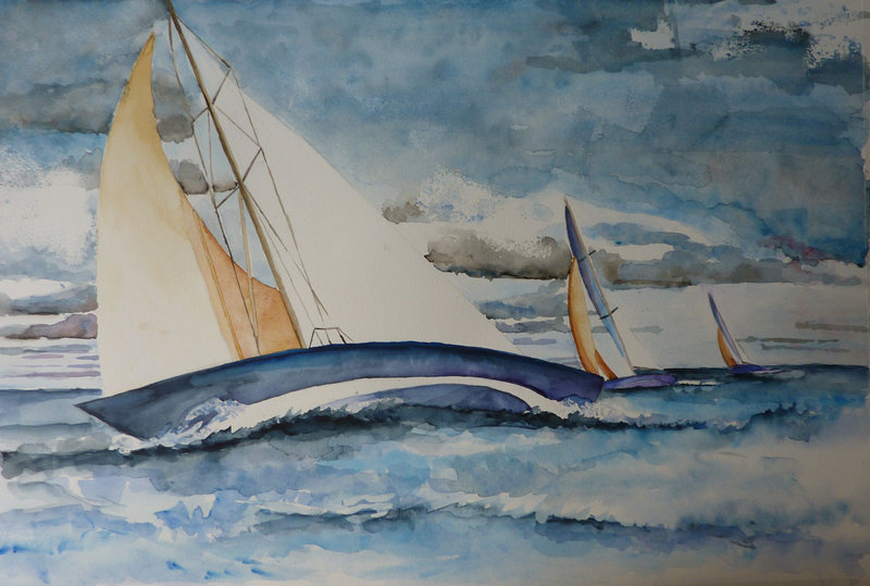 Blauwe zeilboten op zee