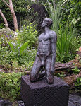 Abstracte en figuratieve sculpturen voor in de tuin.