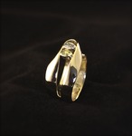 Sieraden (die een bijzondere betekenis hebben) kunnen op een bijzondere manier (weer) gedragen worden. Bijvoorbeeld de trouwringen van U en uw overleden man of vrouw, opa en/of oma, vader en/of moeder! Meer info: www.goudsmidmargriet.nl