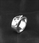 Het is pijnlijk om een dierbare te verliezen. Een vader, een moeder, een kind of een huisdier. Het is mogelijk om deze voor altijd bij u te dragen in een sieraad wat bij u past. De as van uw dierbare kan ik in een bestaande of geheel nieuw sieraad verwerken. Meer info: www.goudsmidmargriet.nl