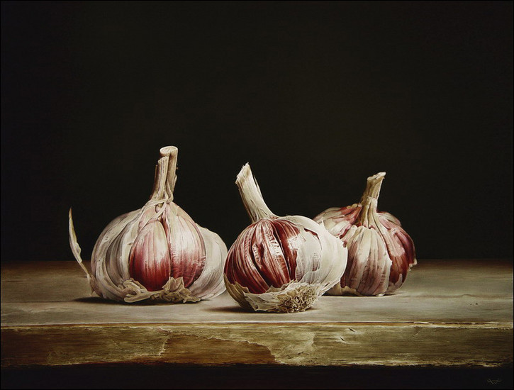Stilleven met rode knoflook.