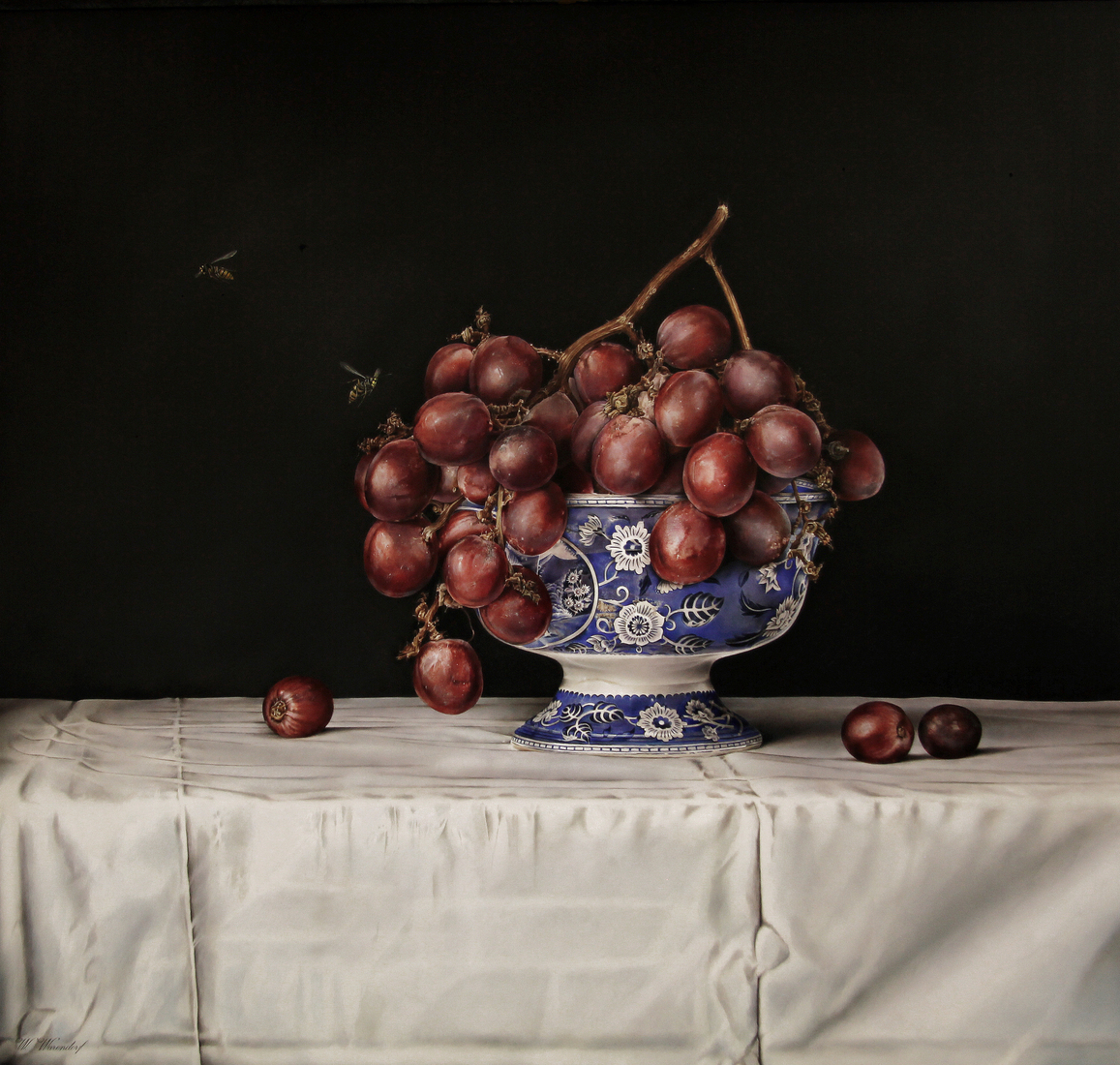 Kom met rode druiven.