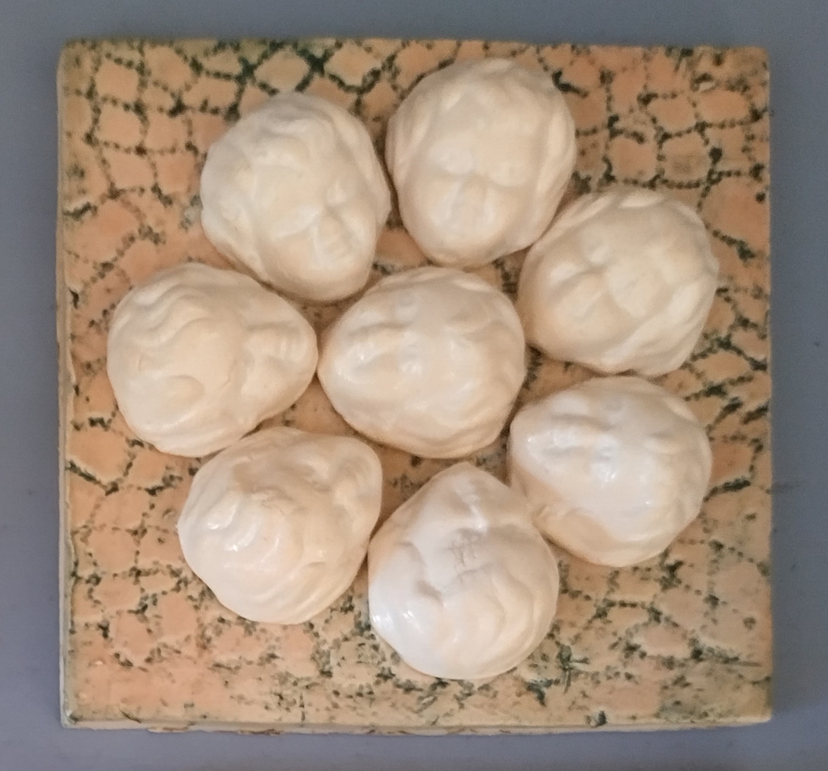 Tegel Kinderkopjes, iedereen kijkt naar mij