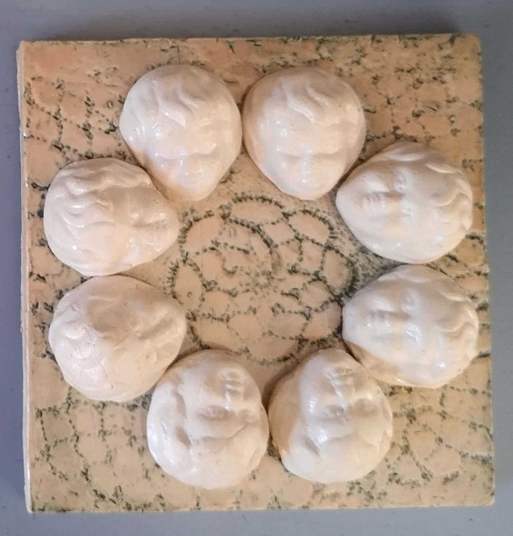 Tegel Kinderkopjes, niemand om naar te kijken