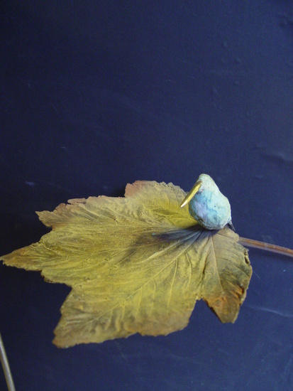 bronzen vreemd vogeltje op blad