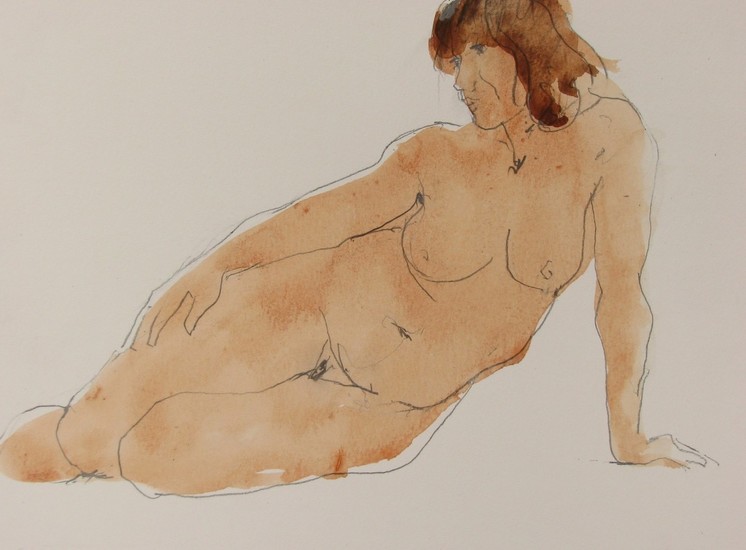 model leunend op arm