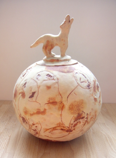 ronde doos met kleine wolf