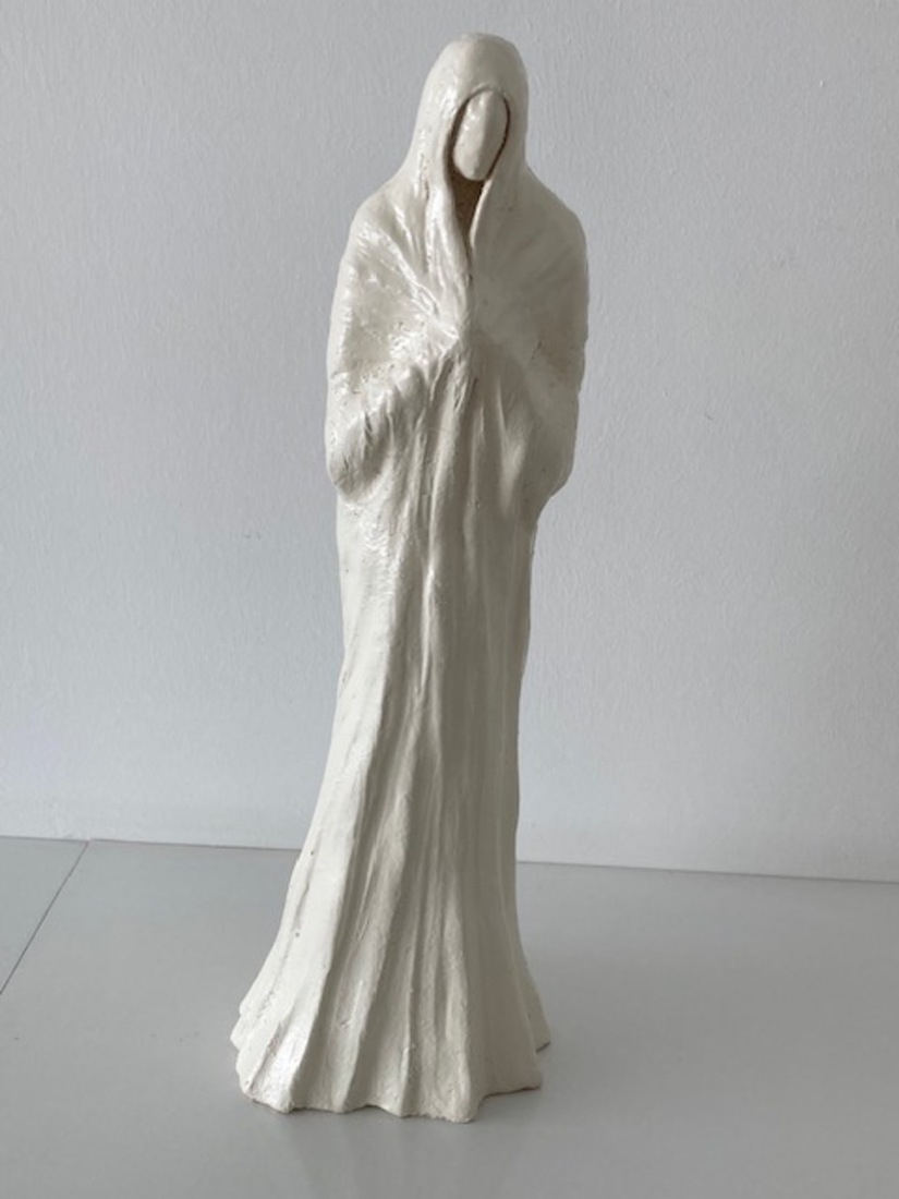 vrouw in doeken gewikkeld