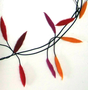 Halssieraden voor diegenen die graag comfortabele sieraden dragen of voor mensen met een laag-belastbare nek .