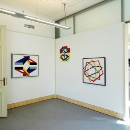 Geometrisch werk tijdens solo expositie galerie Bos Fine Art, gelegen tegenover Mauritshuis in Den Haag. sept. 2019