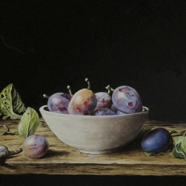 Schaaltje met pruimen