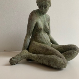 Inzichzelf gekeerd zittend model