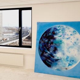 Globe in transit
