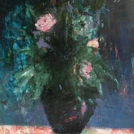 Rozen op roze tafel