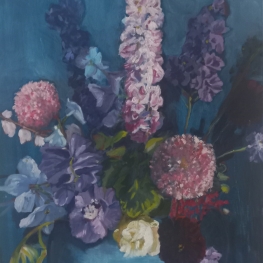 Blauwe vaas met bloemen