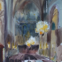 Domkerk interieur met tafel en kandelaren