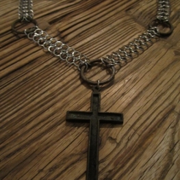 History Inc. Collier 'Cross'