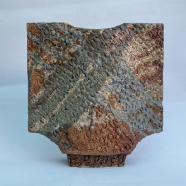 Flat vase with reliëf #5
