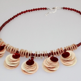 Ketting rood piramide