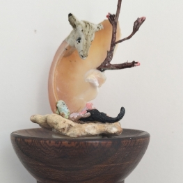 mixed media in glazen stolp