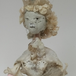 mixed media in glazen stolp