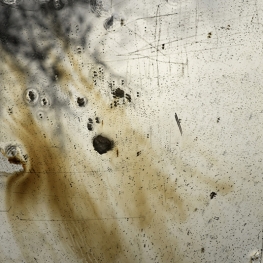 Spiegeltje aan de wand