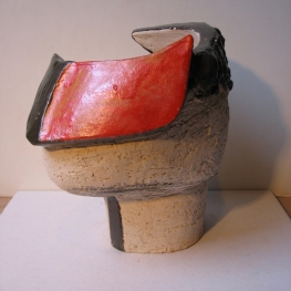 Hoofd met groot rood masker