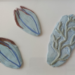 Keramische tegeltjes van Vergeet-me-nietje bloem en plant delen