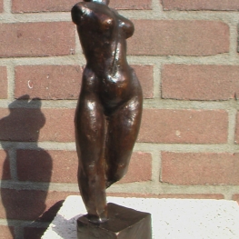 Bronzen staande kleine torso vrouw