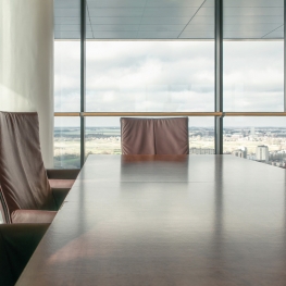 Een stoel bij het raam - 4