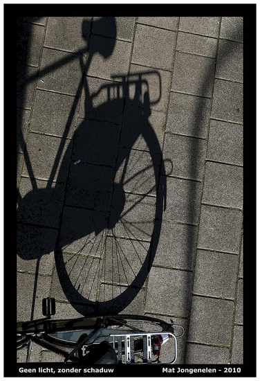 - 43 - Geen licht, zonder schaduw.