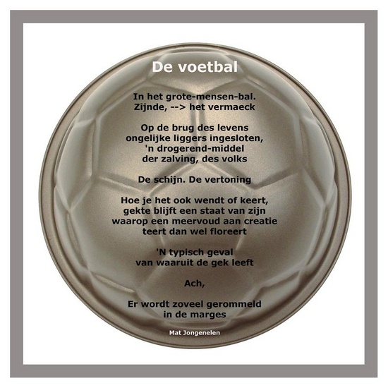 De voetbal.