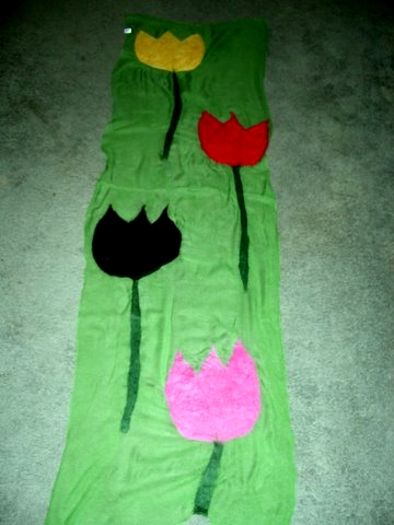 Groene zijden sjaal met tulpen gevilt